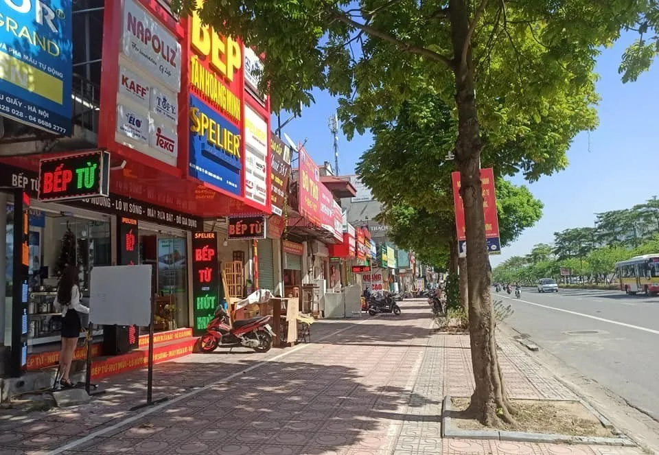 Nhà mặt phố diện tích 120m2 - 150m2 đường Ngô Gia Tự quận Long Biên giá bao nhiêu?
