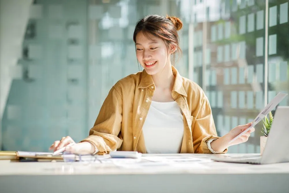 Cần tỉnh táo khi đọc chia sẻ tài chính trên mạng, tập trung vào bản thân để giàu hơn trông thấy