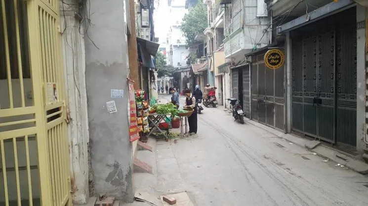 Nhà mặt ngõ 3 tầng cách đường Đê Tô Hoàng quận Hai Bà Trưng giá bao nhiêu?