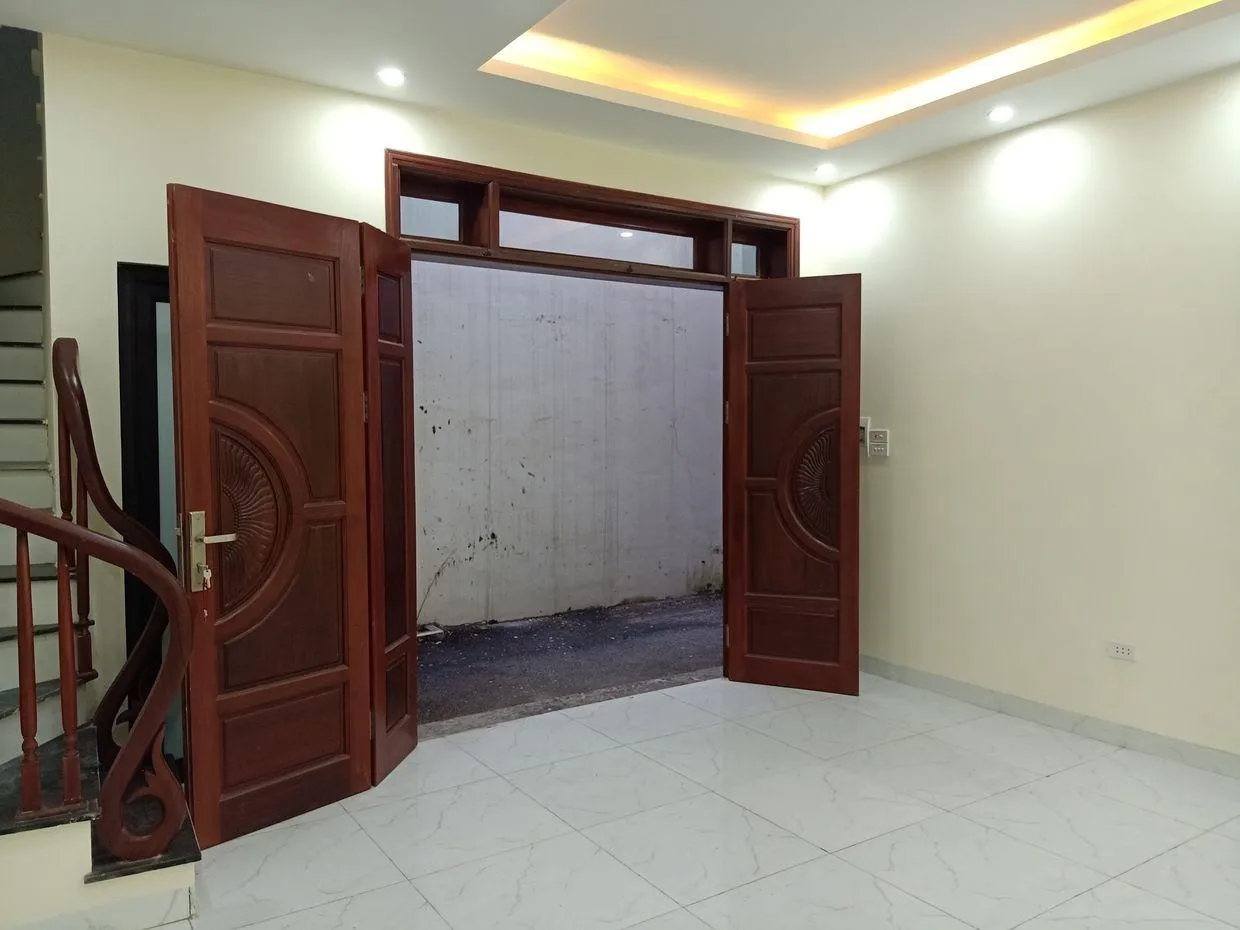 Nhà mặt ngõ diện tích 30m2 - 45m2 cách đường Kẻ Tạnh quận Long Biên giá bao nhiêu?