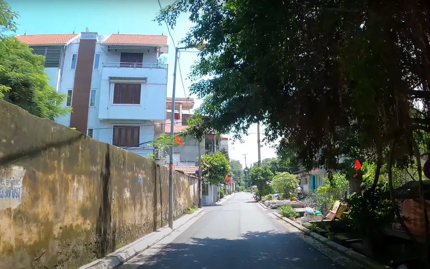 Nhà mặt ngõ diện tích 60m2 - 80m2 cách đường Đức Giang quận Long Biên giá bao nhiêu?