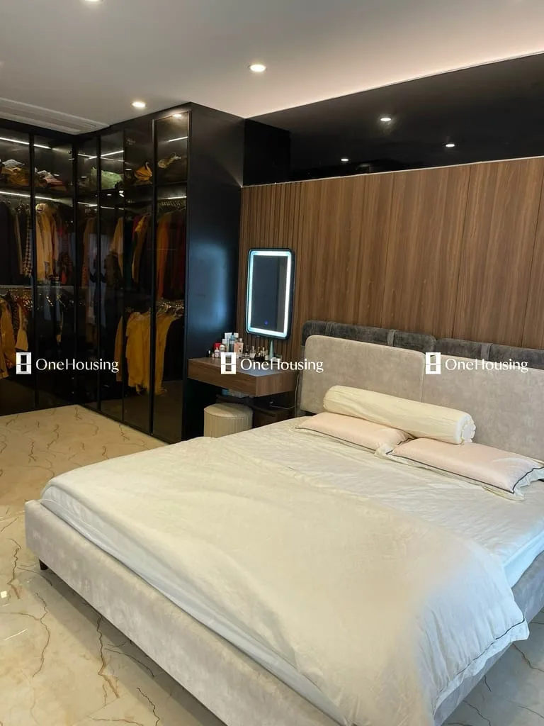 Nhà mặt ngõ 5 tầng cách đường Đức Giang quận Long Biên giá bao nhiêu?