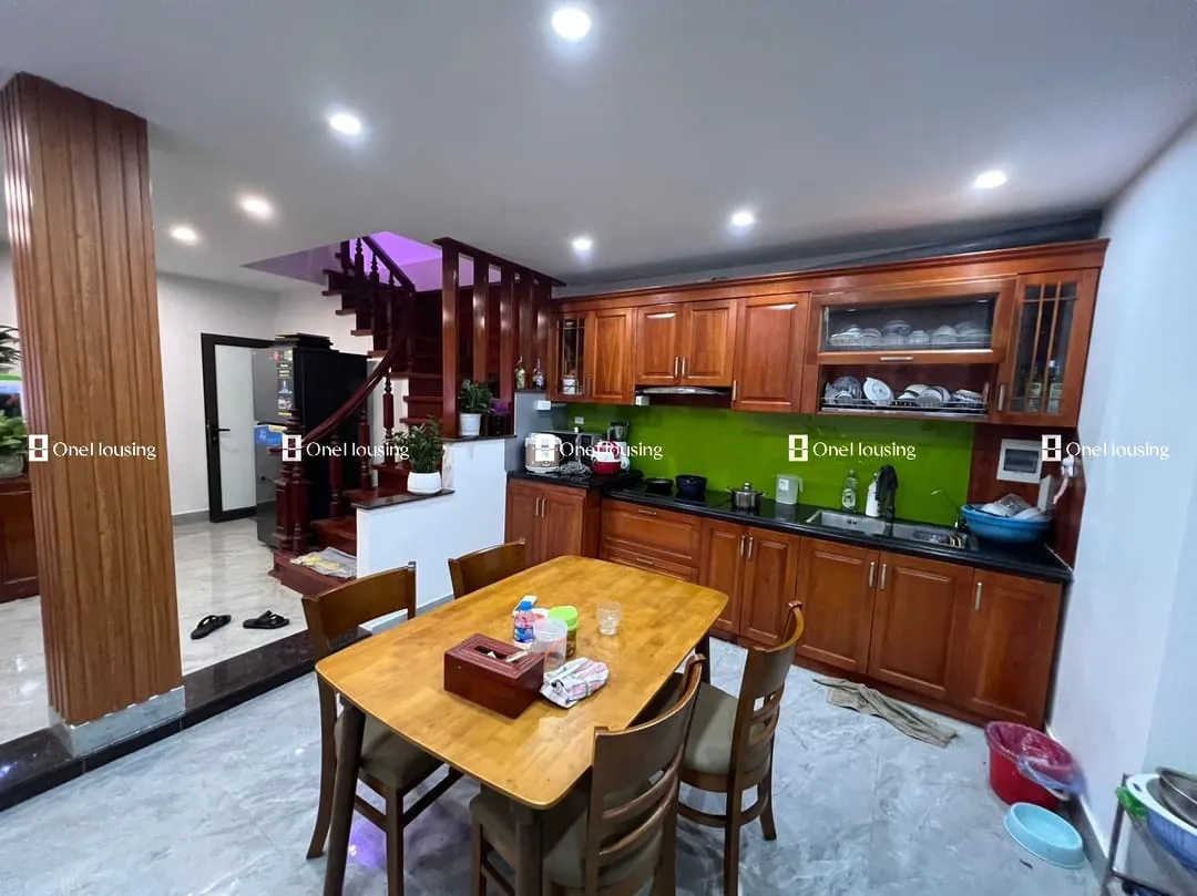 Nhà mặt ngõ 5 tầng cách đường Ngô Gia Tự quận Long Biên giá bao nhiêu?