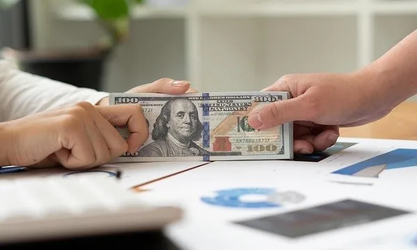 Những lưu ý khi gửi tiết kiệm bằng USD vào ngân hàng?