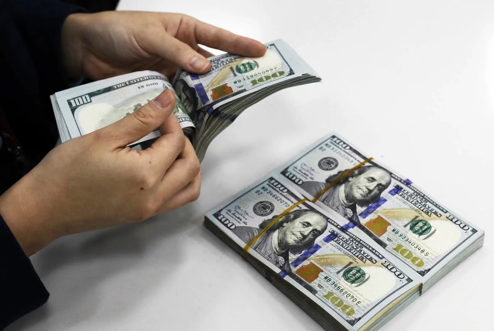 Những lưu ý khi giao dịch USD tại Việt Nam?