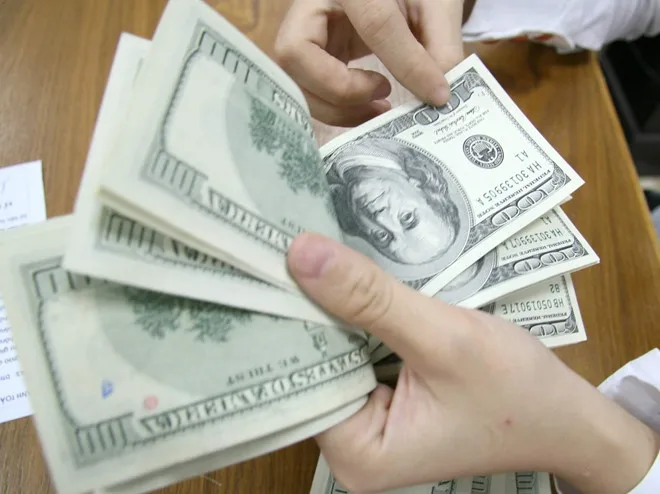 Tỷ giá USD tại ngân hàng Vietcombank trong tháng 6 là bao nhiêu?