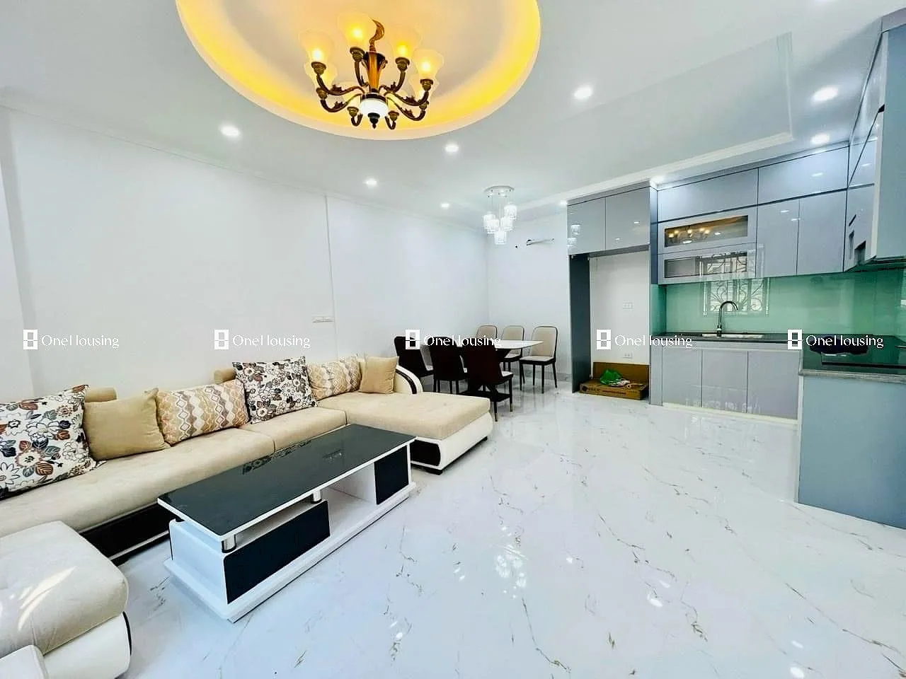 Nhà mặt ngõ 5 tầng cách đường Trạm quận Long Biên giá bao nhiêu?