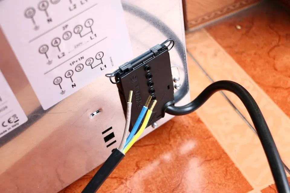 Cách khắc phục đơn giản khi bếp từ bị liệt nút bấm