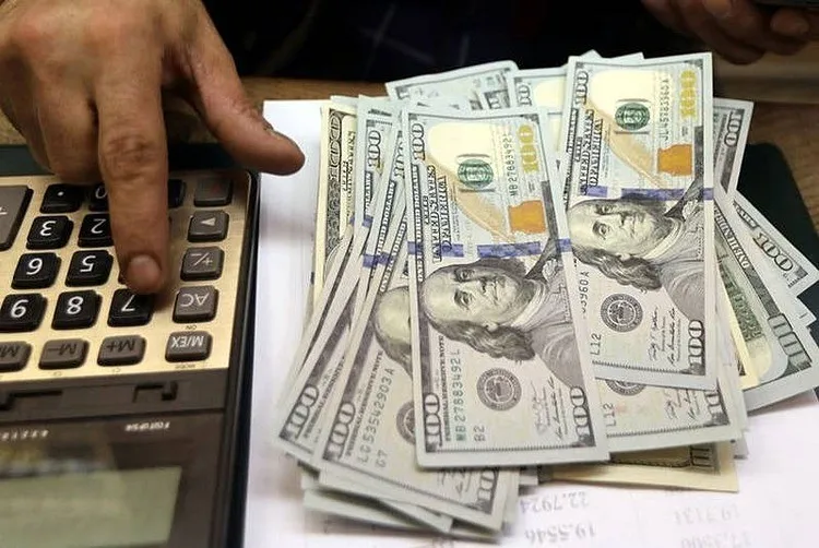 Có nên gửi tiết kiệm bằng USD không?