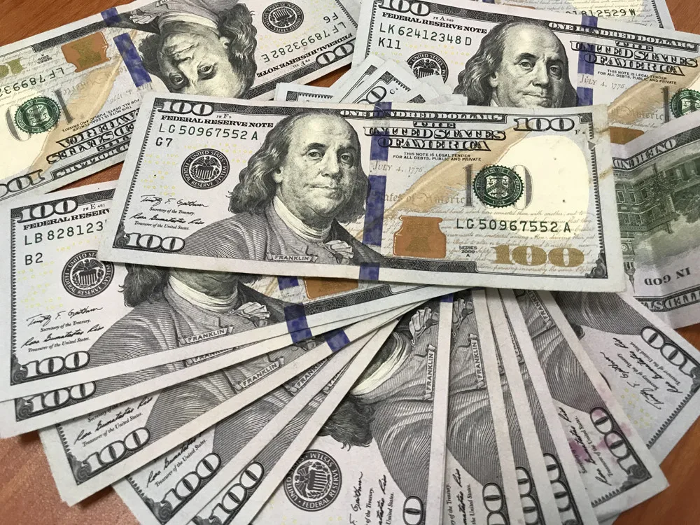 Gửi tiết kiệm USD có những ưu và nhược điểm nào?
