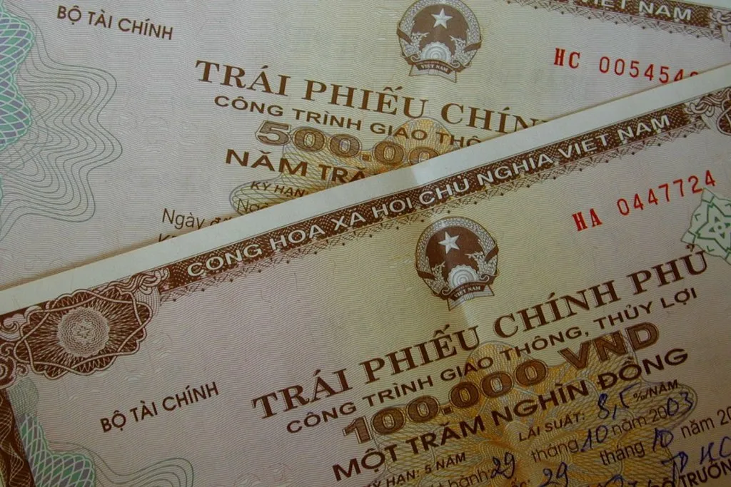 So sánh trái phiếu Chính phủ và trái phiếu doanh nghiệp