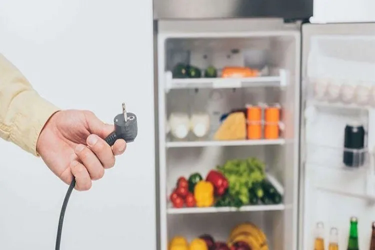 Vệ sinh tủ lạnh sau bao lâu thì nên cắm điện trở lại?