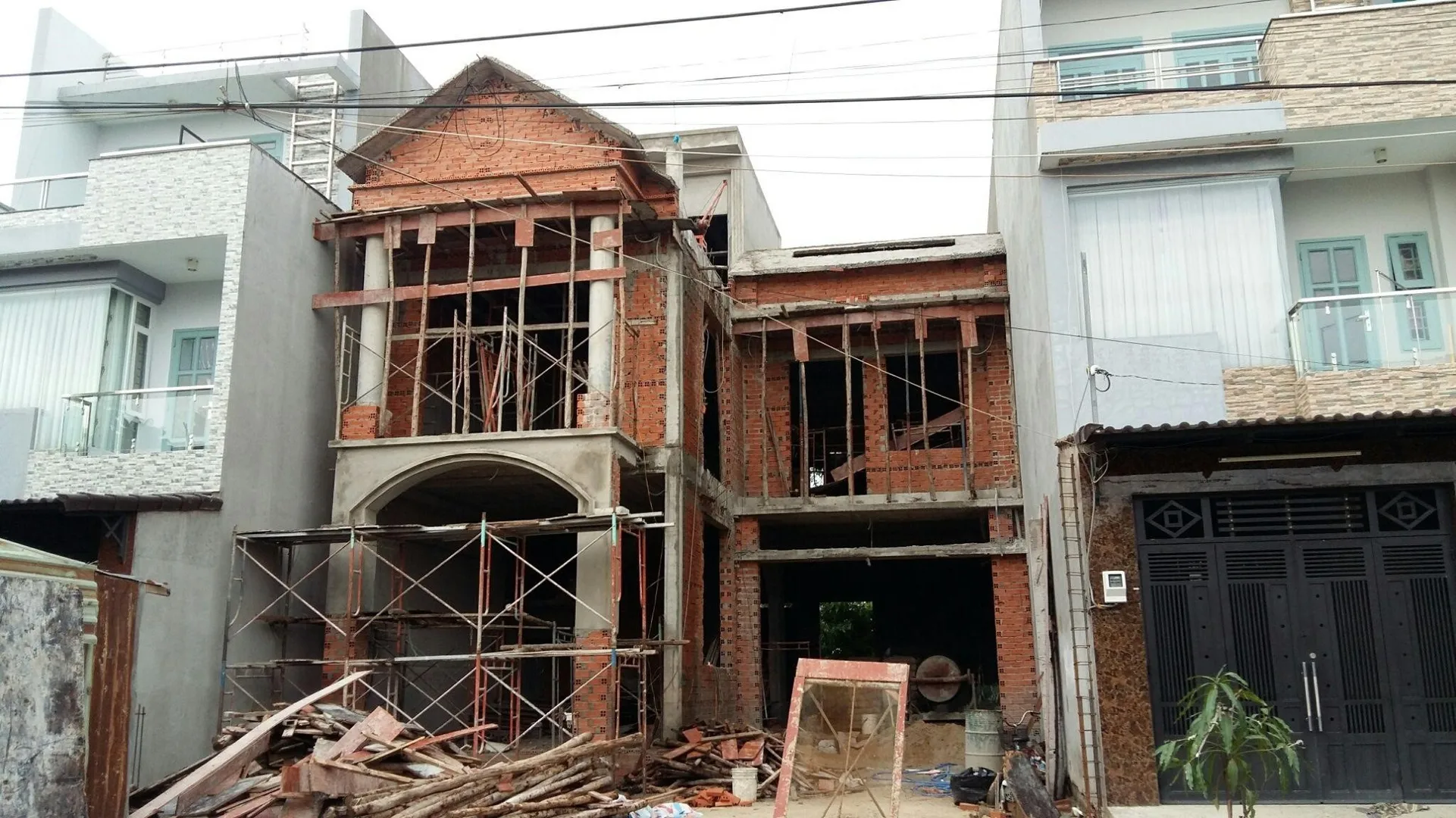 Tuổi Mậu Ngọ có nên xây nhà trong năm 2025 hay không?