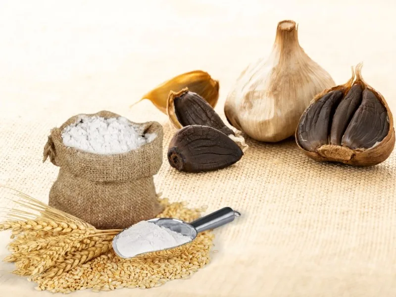 Kết hợp bột mì và tỏi đen mang lại khả năng khử mùi hiệu quả ra sao?