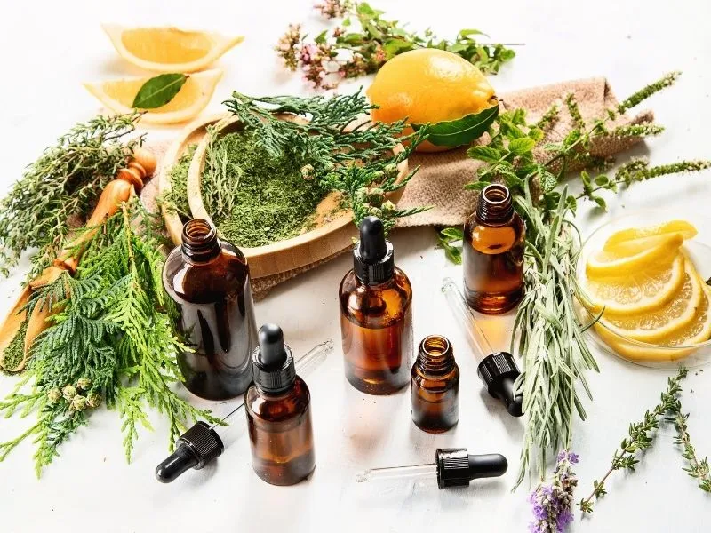 Rủi ro nào khi sử dụng quá nhiều tinh dầu tự nhiên để khử mùi phòng ngủ?