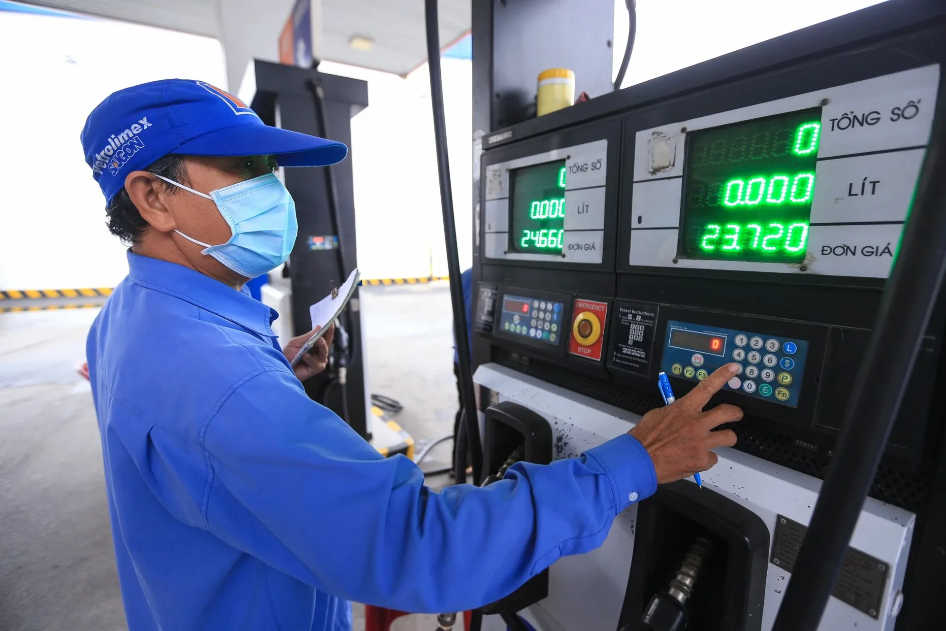 Giá dầu bán lẻ có phải do Nhà nước quy định hay không?