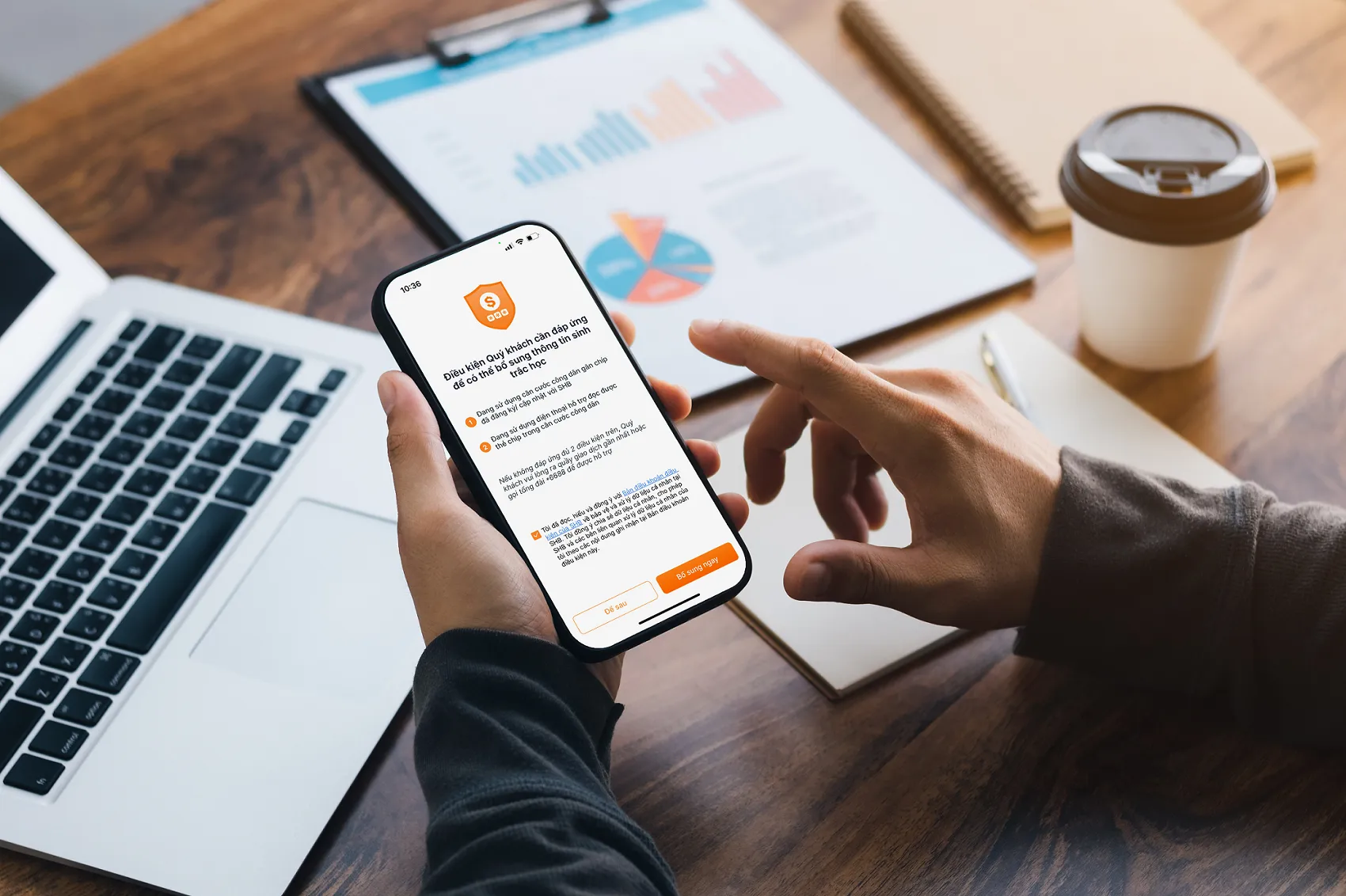 Dịch vụ E-banking và Mobile Banking của ngân hàng SHB khác nhau như thế nào?