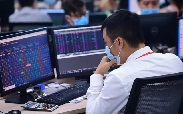 Trên bảng giá chứng khoán VPS có hỗ trợ tính năng đầu tư cùng chuyên gia không?
