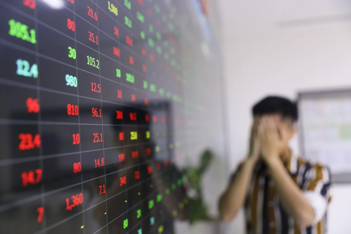 Nhà đầu tư có quyền đòi đền bù trong trường hợp công ty chứng khoán bị tấn công gây gián đoạn giao dịch không? 