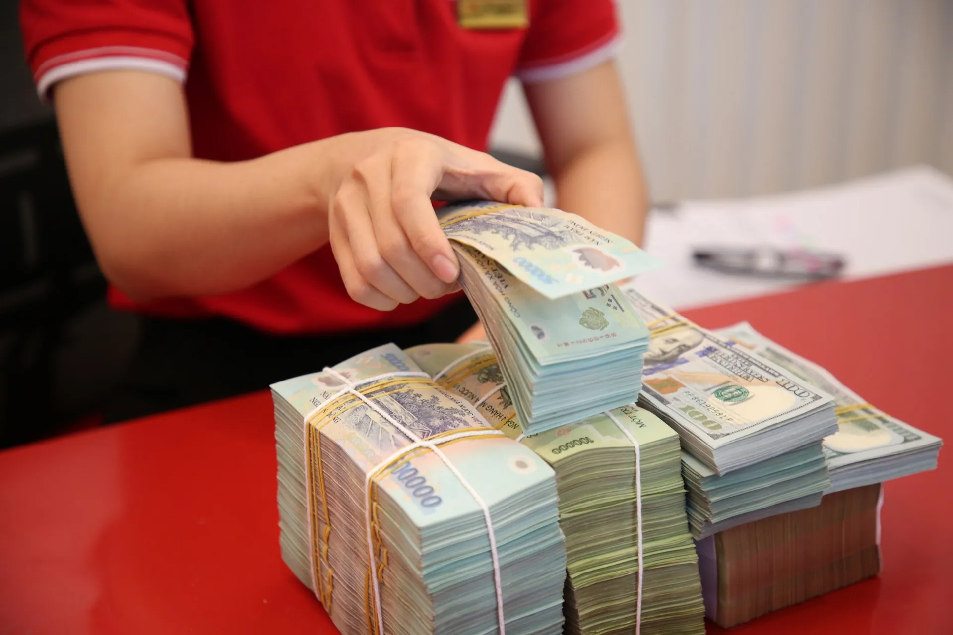Cần cân nhắc những yếu tố nào khi mở tài khoản tiền gửi tại ngân hàng?