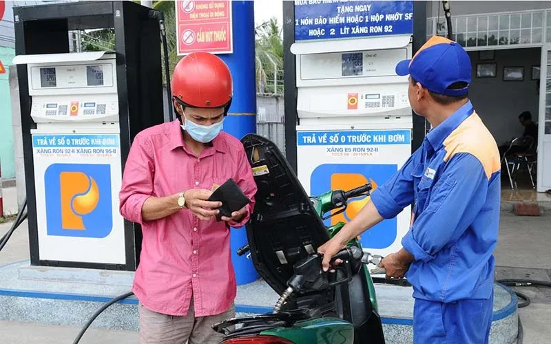 Tác động của biến động giá dầu tới ngành sản xuất và đời sống như thế nào?