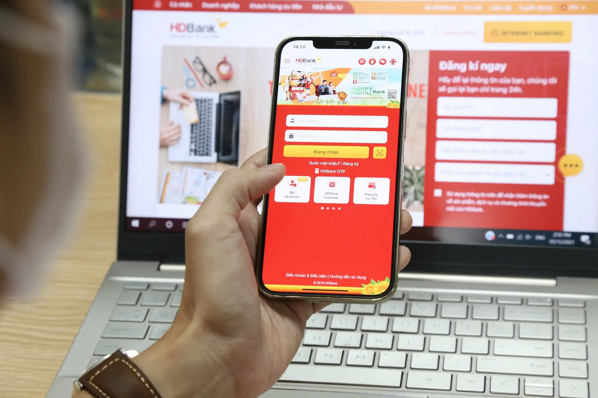 Có thể mua vé máy bay bằng dịch vụ e-banking HDBank được không?