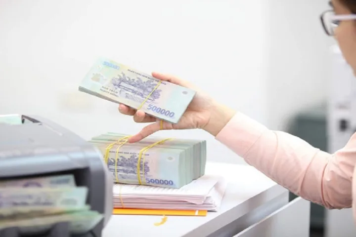 Nên chọn gửi tiết kiệm quay vòng cả gốc và lãi hay chỉ quay vòng gốc?