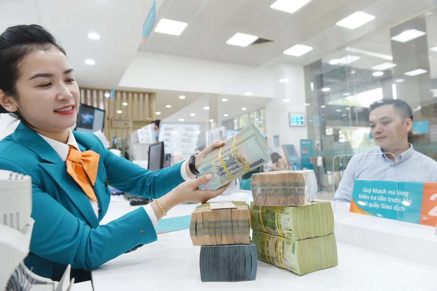 Làm thế nào để nhận tiền bảo hiểm tiền gửi khi ngân hàng phá sản?