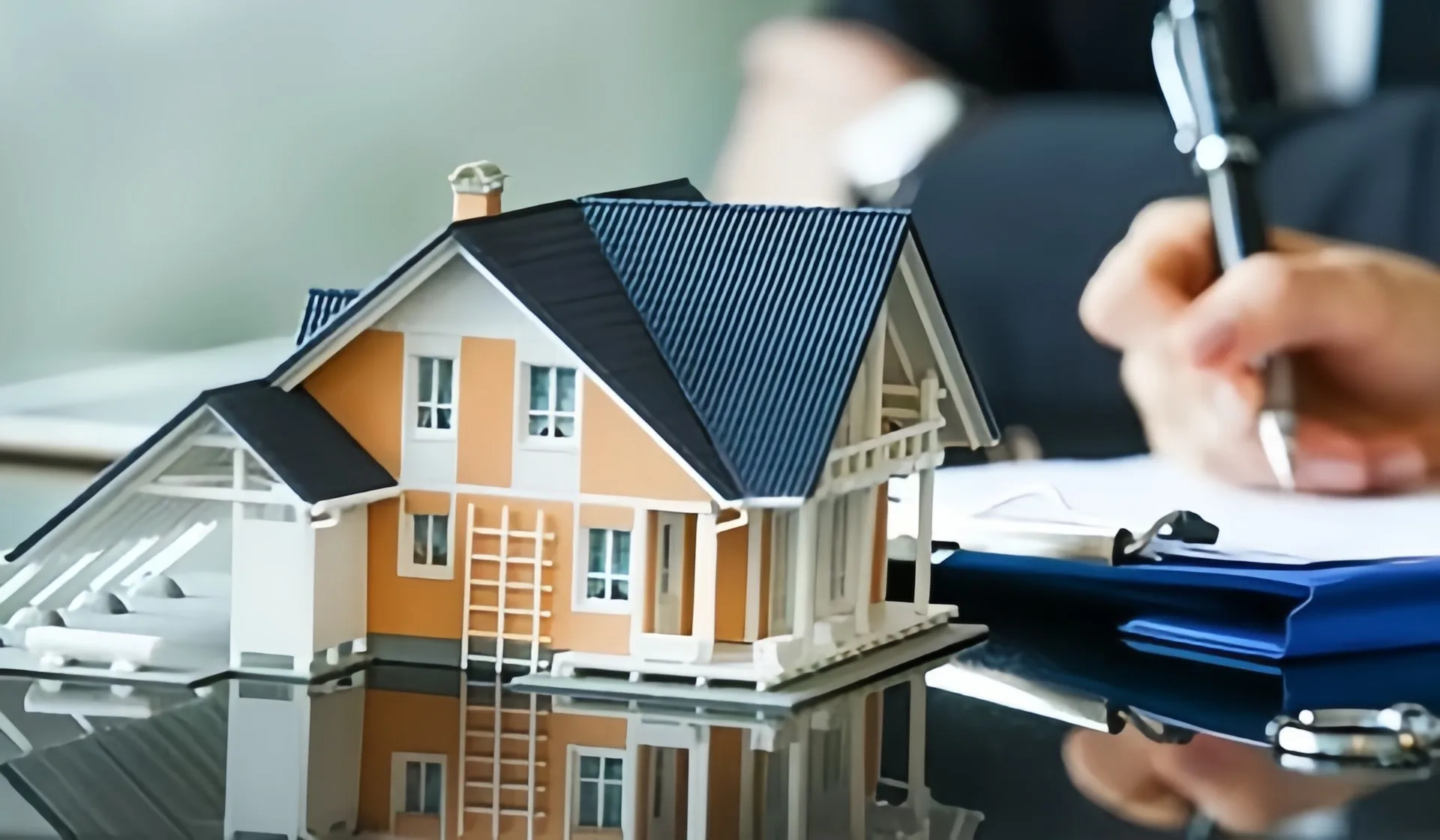 Luật kinh doanh bất động sản mới nhất quy định như nào về giá giao dịch trong kinh doanh bất động sản?