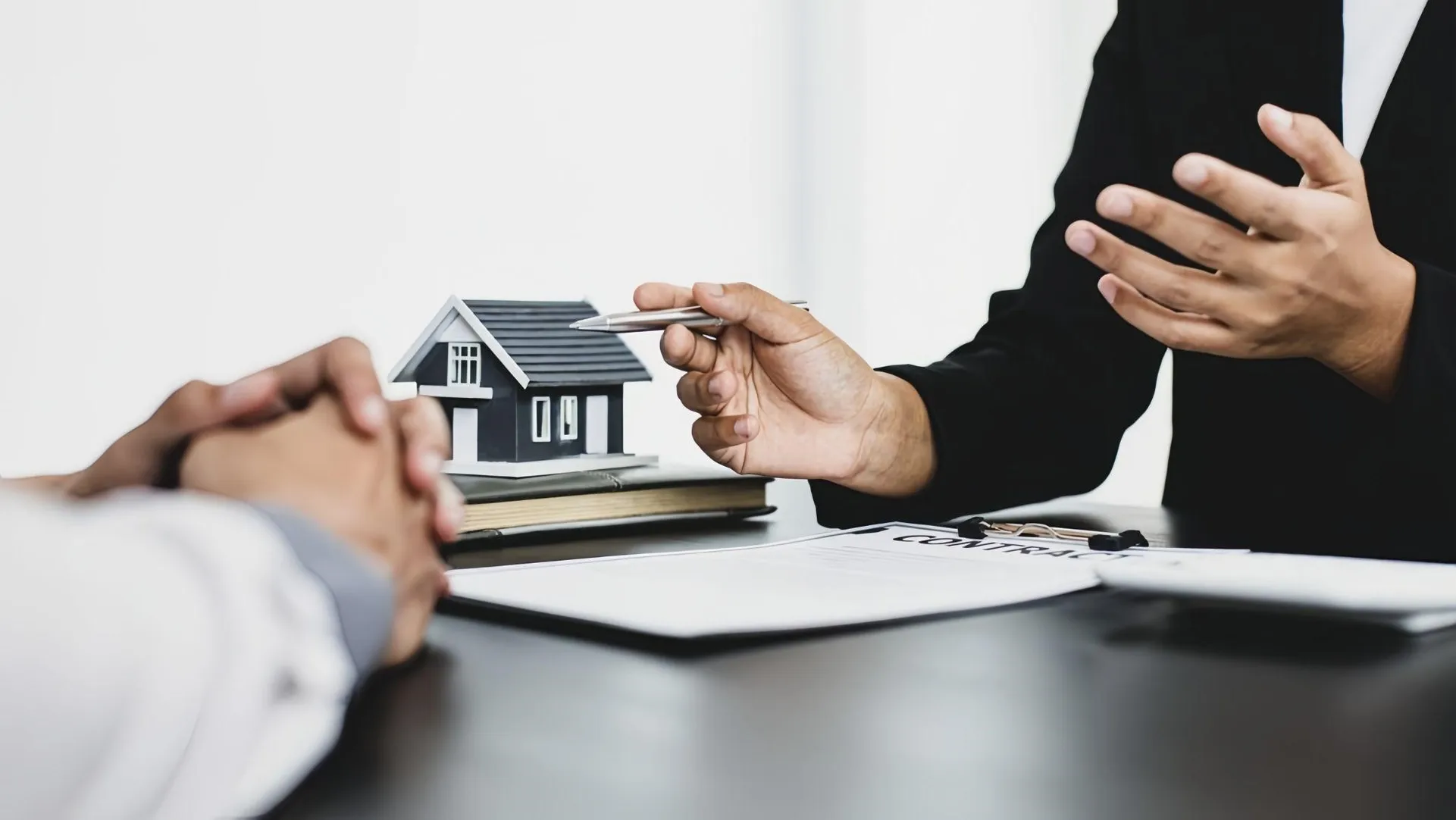 Luật kinh doanh bất động sản hiện hành quy định như thế nào về cá nhân kinh doanh bất động sản quy mô nhỏ?