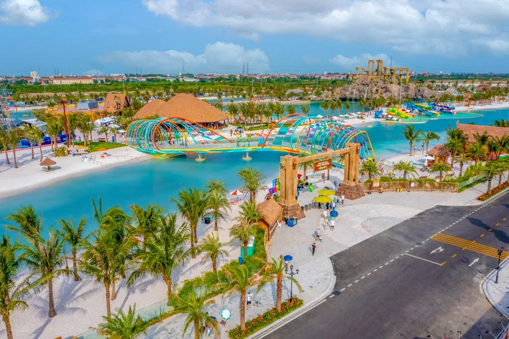 Công viên VinWonders Wave Park có miễn vé cho khách thuê shophouse Vinhomes Ocean Park không?