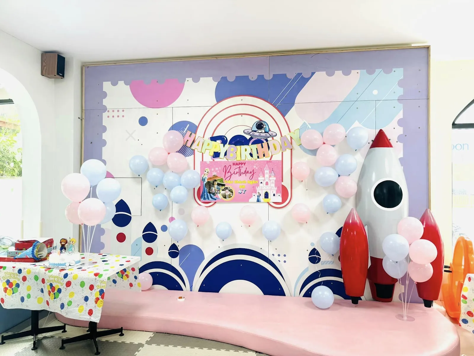 Có những quán cafe kids nào trong khu vực khi thuê căn hộ Vinhomes Ocean Park không?