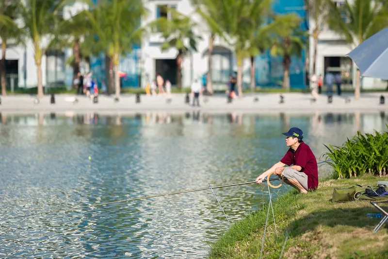 Có thể câu cá bên hồ nước ngọt khi thuê chung cư Vinhomes Ocean Park không?