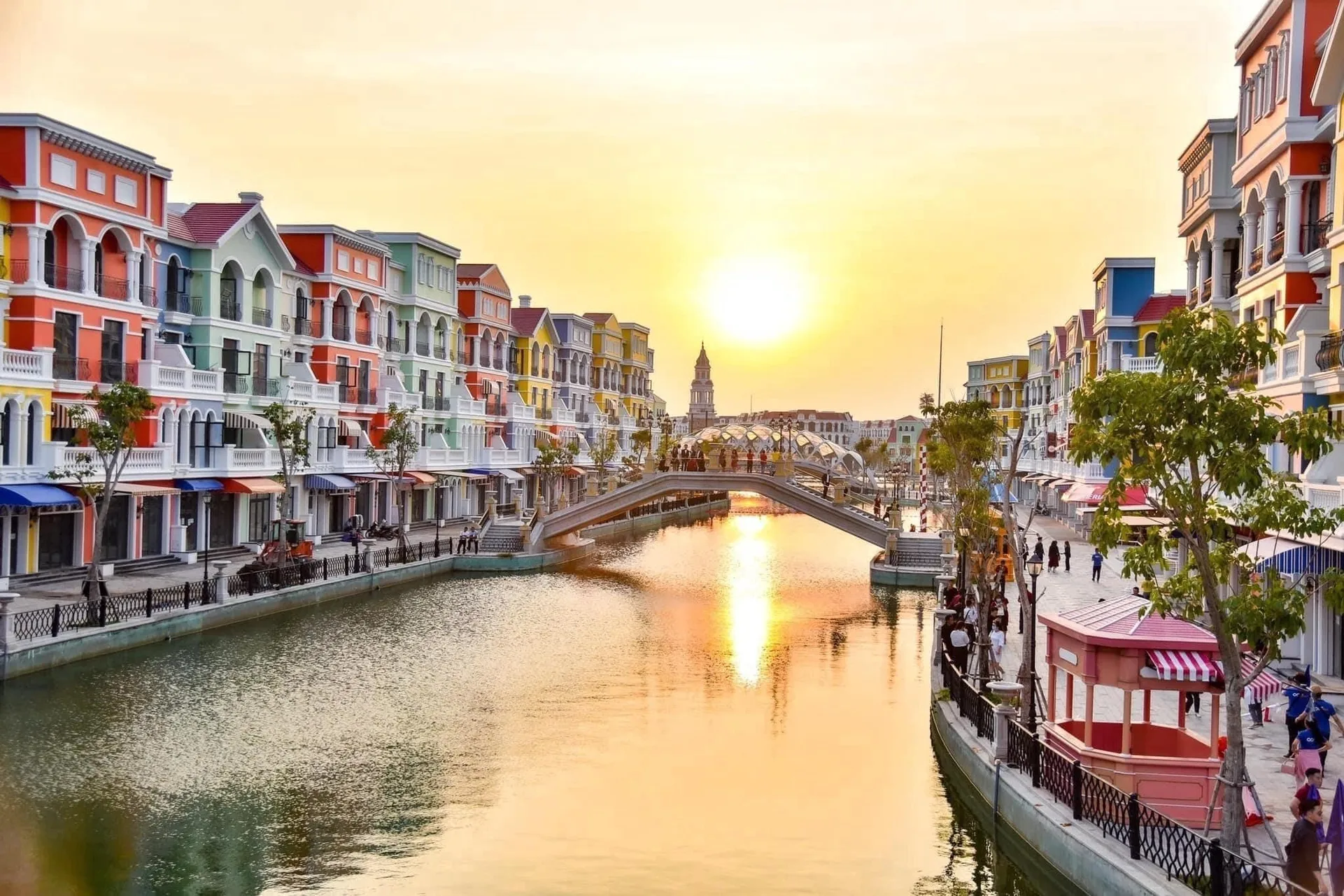 Phân khu The Venice có gì đặc biệt mà thu hút được nhiều khách thuê homestay Ocean Park tham quan?