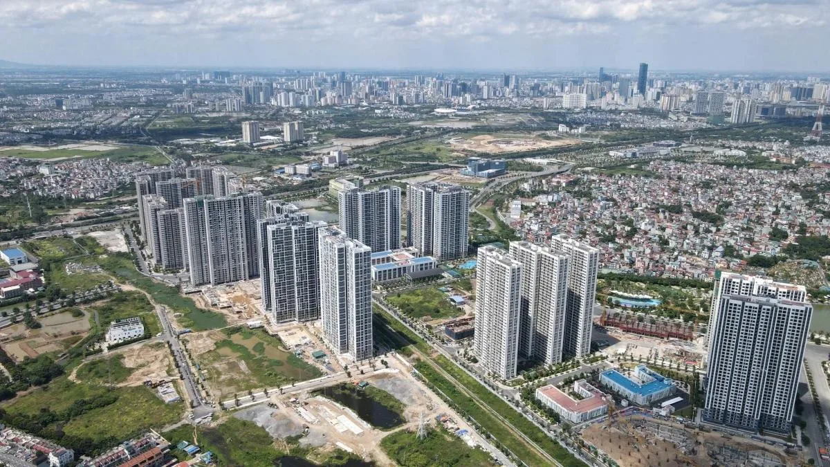 Từ Vinhomes Smart City có thể di chuyển bằng tuyến tàu điện trên cao nào để đến công viên Cầu Giấy?
