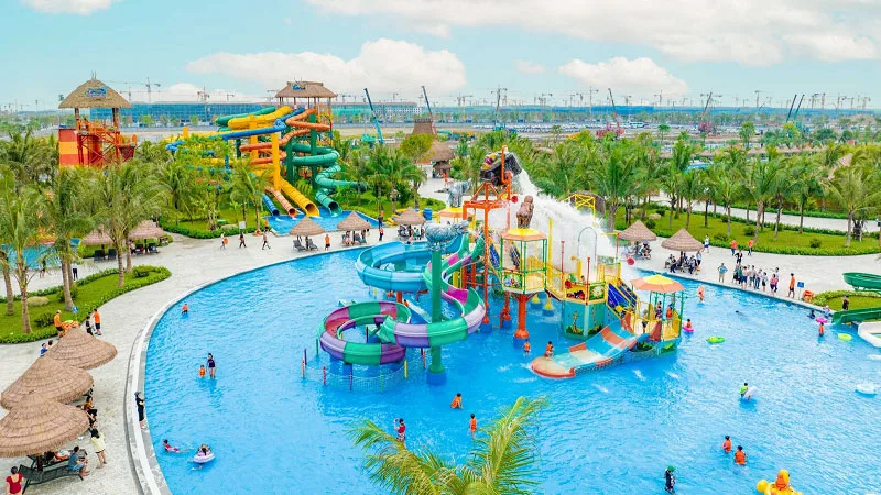 Bộ ba sân chơi chủ đề thế giới đại dương dành cho du khách thuê nhà Ocean Park nghỉ dưỡng là gì?