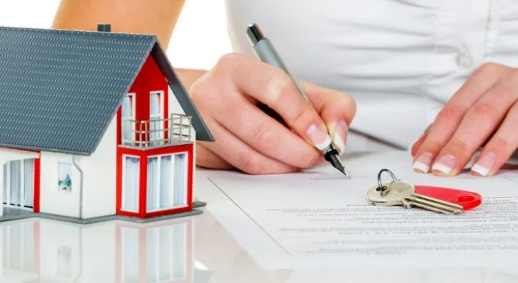 Khách hàng có thể trải nghiệm công cụ định giá nhà đất của OneHousing trên các nền tảng nào?