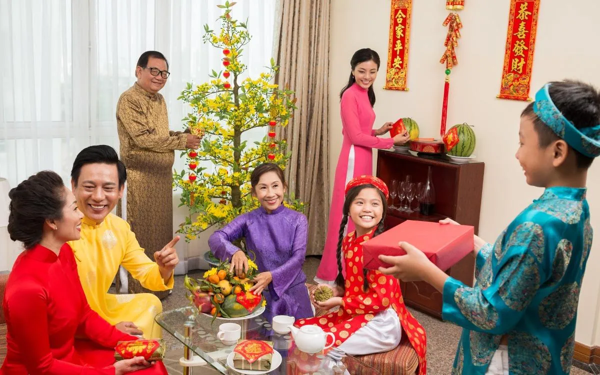 Gia chủ tuổi Quý Dậu 1993 nên chọn tuổi nào xông nhà trong năm 2025?