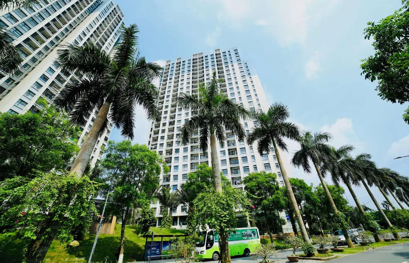 Bán nhà dự án West Bay Sky Residences Ecopark tòa C 