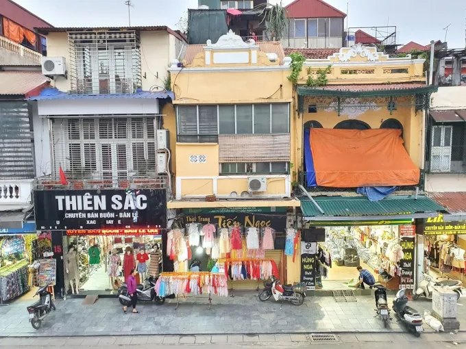 Nhà mặt phố trung tâm Hà Nội tăng nhiệt: Giá “chạm nóc” vẫn không làm nản lòng nhà đầu tư