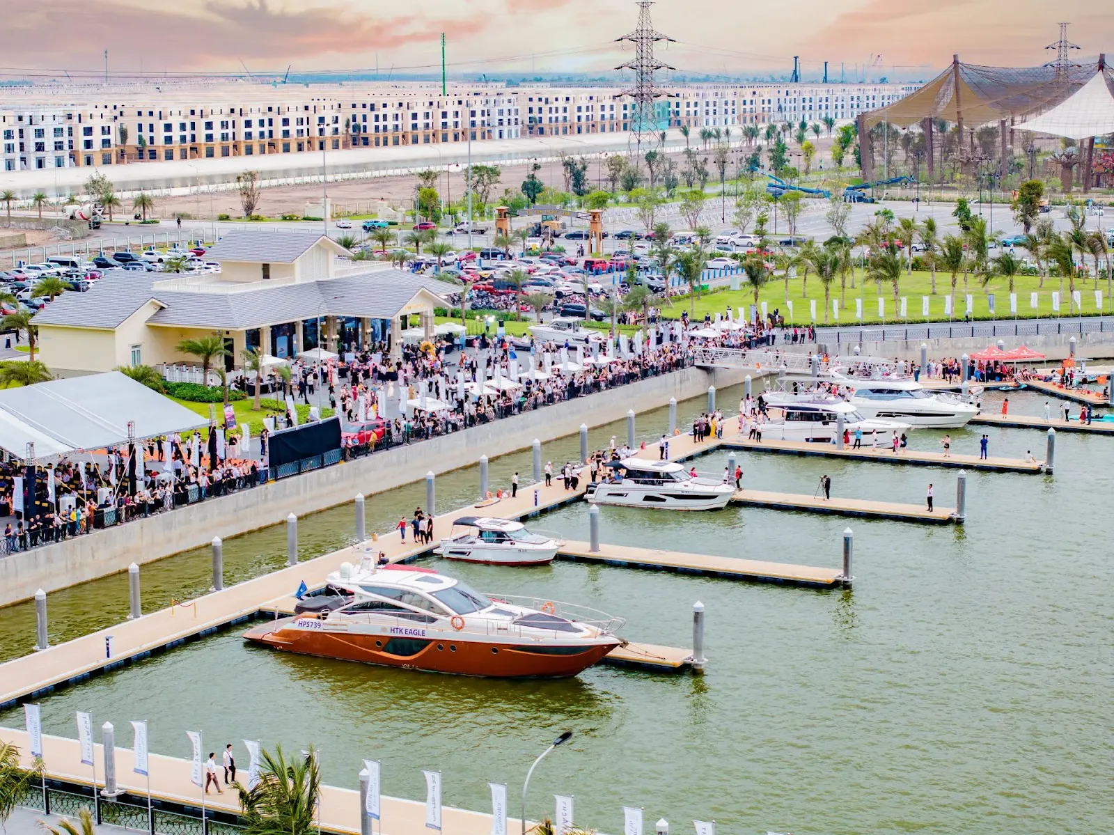 Bến du thuyền Vinhomes Royal Island: Biểu tượng của giới thượng lưu tại Thành phố Đảo Hoàng Gia