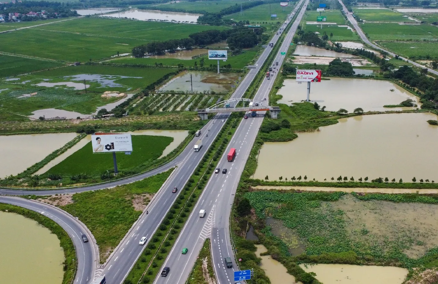 Quốc lộ 18 đoạn Bắc Ninh - Nội Bài sắp lên cao tốc 6 làn: Giải pháp cho tuyến đường quá tải?