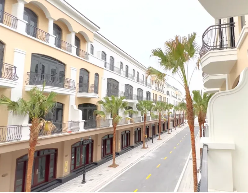 Shophouse xẻ khe 112m2, mặt tiền 7m trục Chà Là 5 phân khu Chà Là bao nhiêu tiền 1m2?