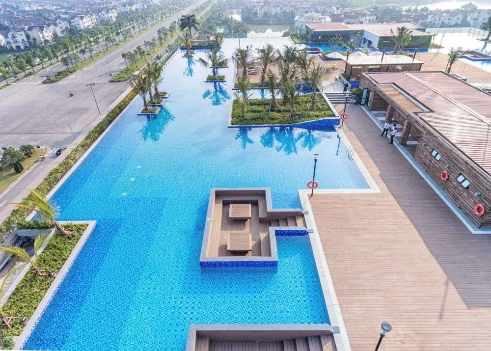 Cập nhật giá vé, giờ mở cửa bể bơi ngoài trời của Vinhomes Riverside Long Biên