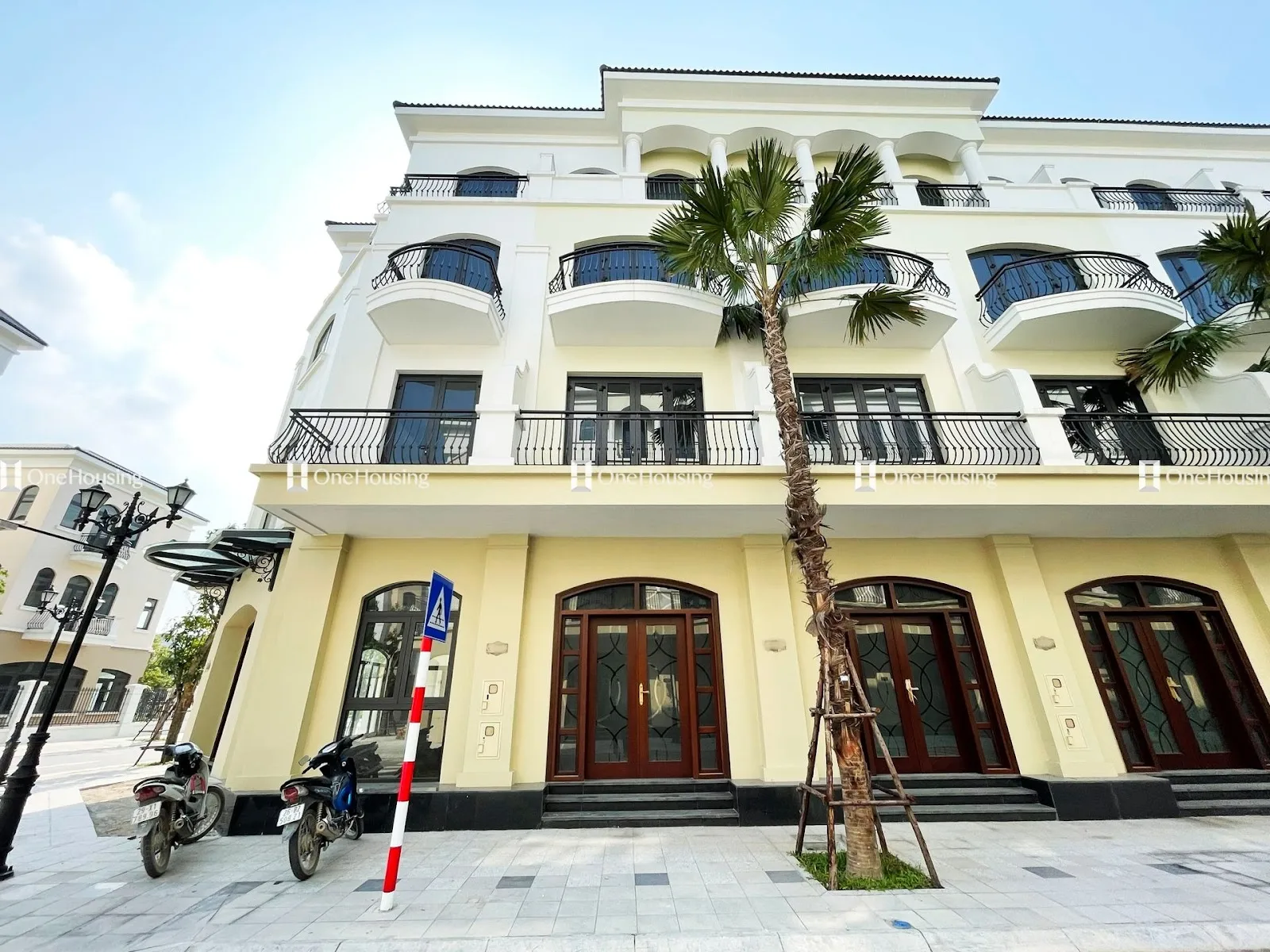 Vì sao nên mua nhà liền kề hướng Nội khu Đường 13m - Chà Là - Vinhomes Ocean Park 2 ở website OneHousing?