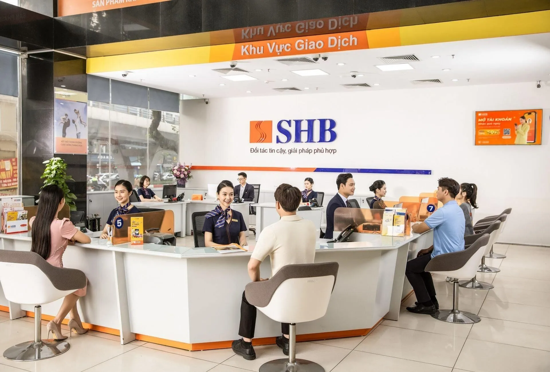 Lãi suất huy động ngân hàng SHB đang là bao nhiêu? Có 500 triệu nên gửi tiết kiệm hay vay mua căn studio Vinhomes Ocean Park Gia Lâm?