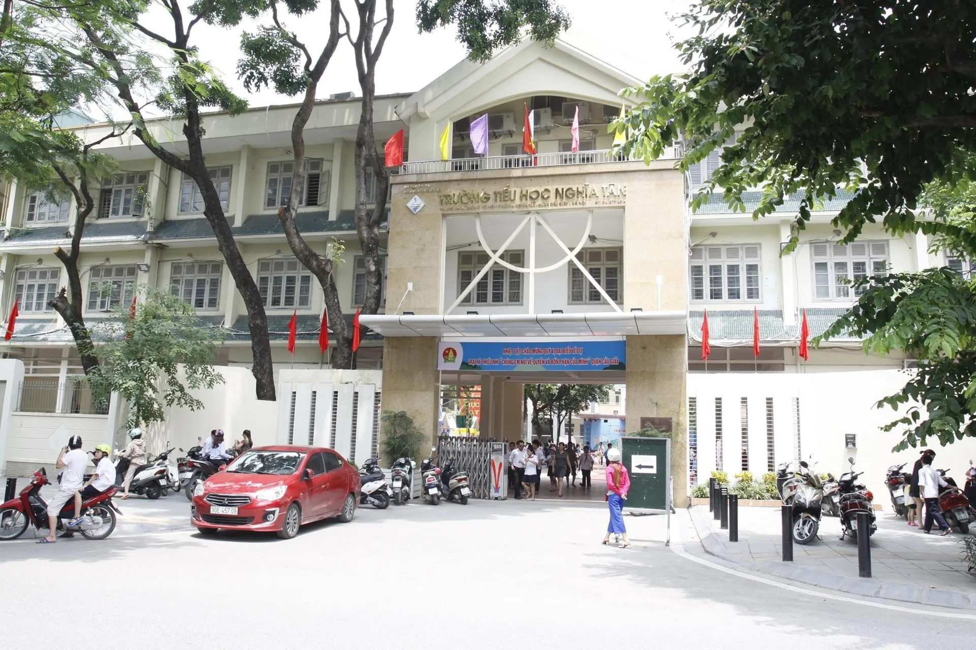 Gần chung cư Dreamland Bonanza quận Cầu Giấy có trường tiểu học, THCS nào không?