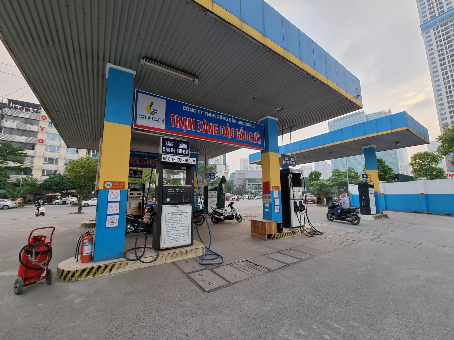 Gần chung cư A14 Nam Trung Yên quận Cầu Giấy có các trạm xăng nào?
