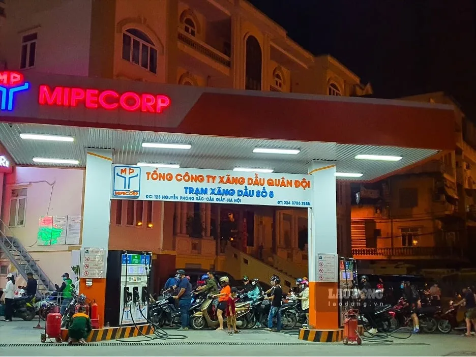 Gần chung cư AZ Lâm Viên Complex quận Cầu Giấy có các trạm xăng nào?