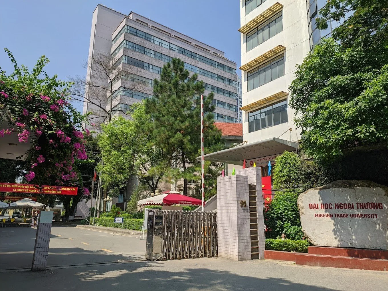 Chung cư Imperia Sky Garden cách trường Đại học Ngoại Thương bao nhiêu km?